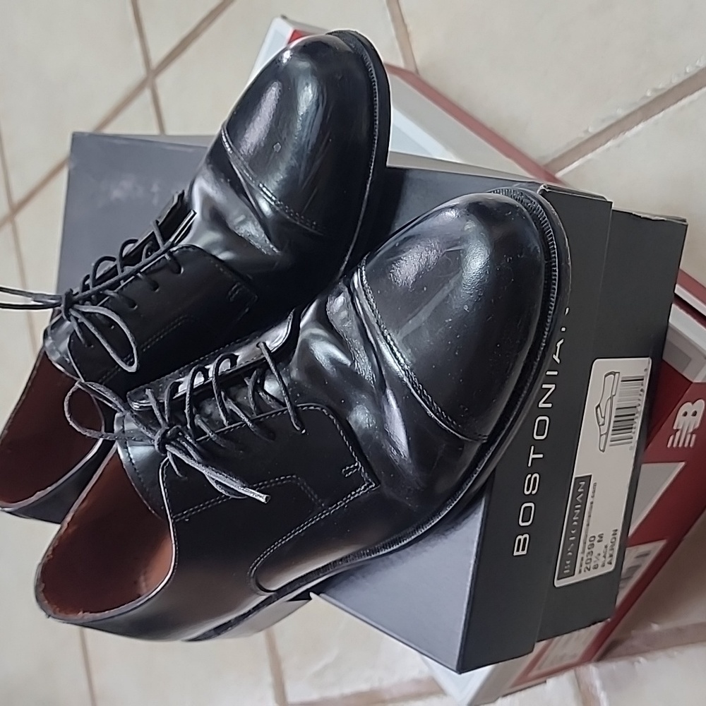 Men's, black Bostonian dress shoes